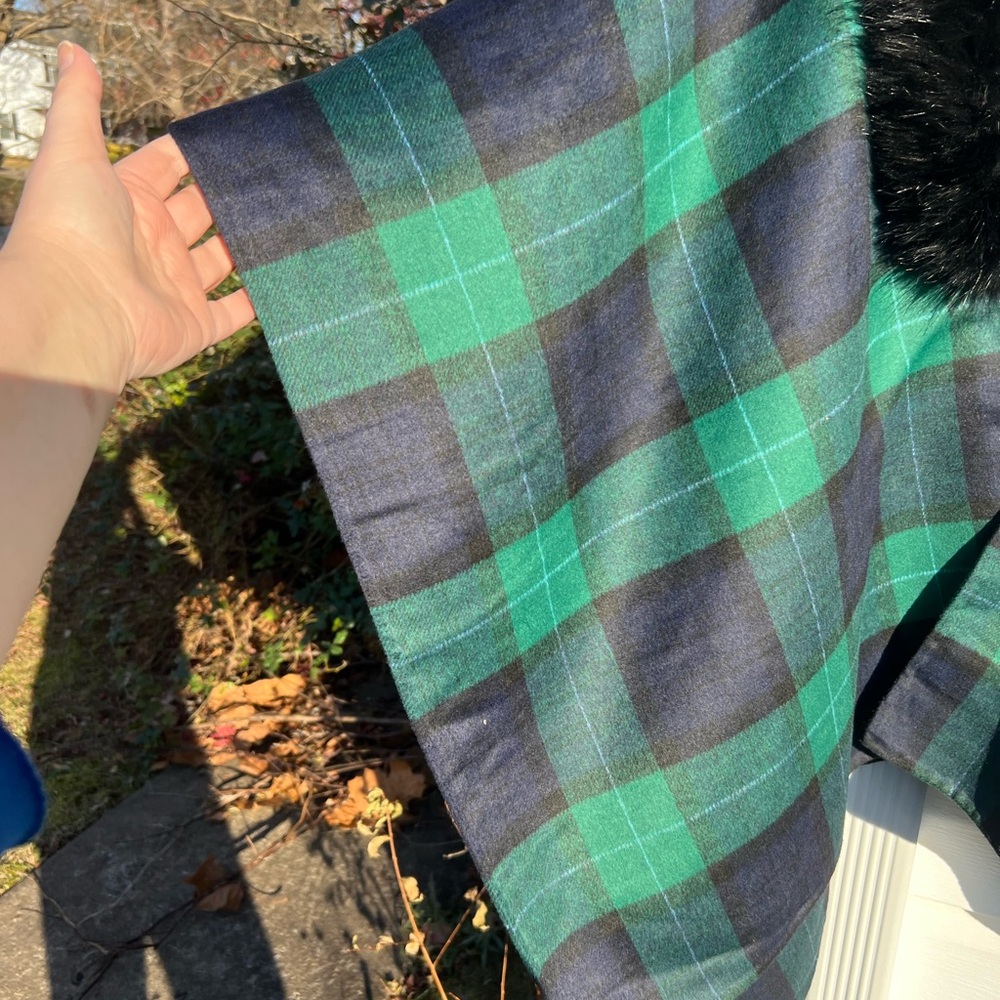 NWT Talbots Cozy Green Navy White Plaid Optional Faux Fur Collar Poncho - Picture 3 of 6